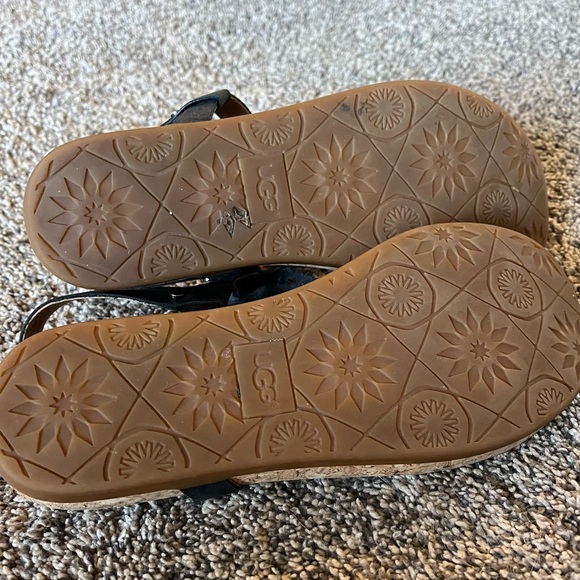 UGG Ayden black leather sandals - Picture 4 of 4